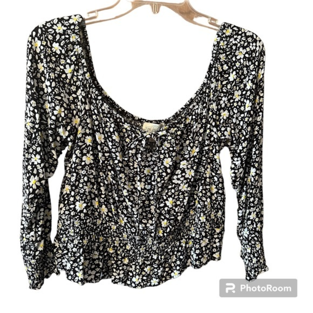 Jun & Ivy Top, Size XL, daisy floral print, cute with ruching details